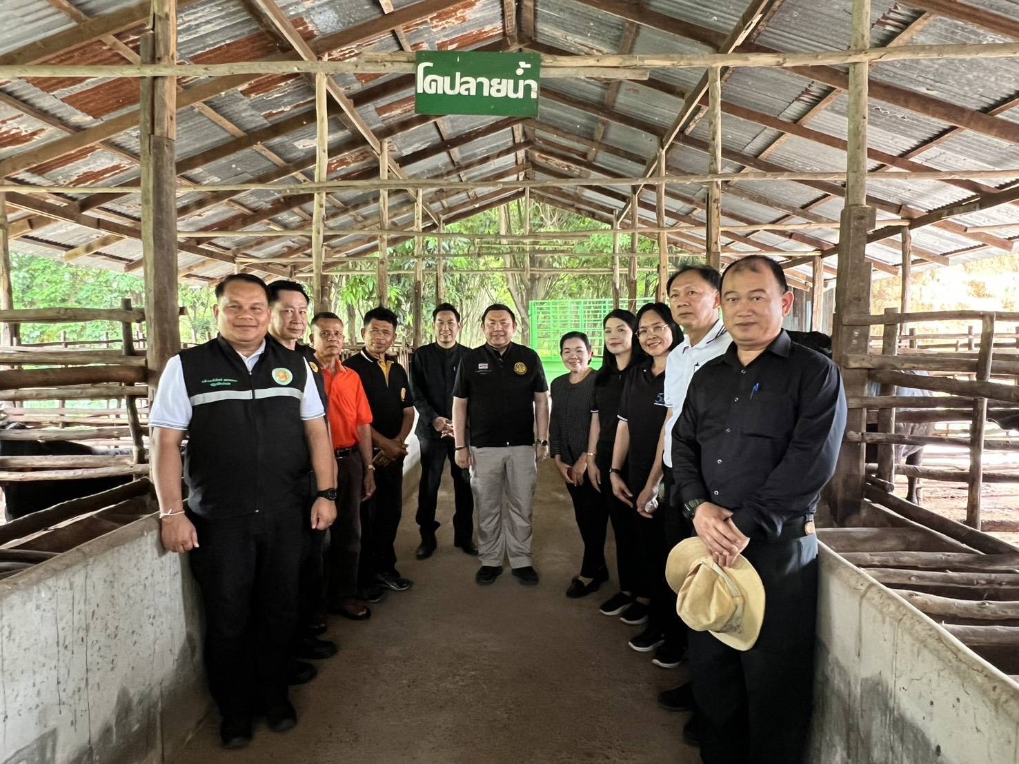 title - เลขาธิการ ส.ป.ก. ลงพื้นที่ตรวจเยี่ยมกลุ่มวิสาหกิจชุมชนโคขุนหนองแหน และศูนย์ต้นแบบเกษตรทฤษฎีใหม่ในเขตปฏิรูปที่ดิน จังหวัดยโสธร